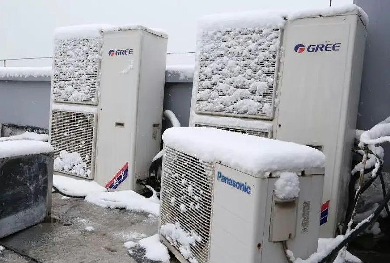 以上就是上海越邦機電小編跟大家講解的內(nèi)容，如果您有相關(guān)中央空調(diào)安裝、中央空調(diào)節(jié)能改造方案、中央空氣凈化、中央空調(diào)維修保養(yǎng)、熱水凈水、新風排風、空氣能等業(yè)務上的問題，可以咨詢我們的在線客服，或者直接撥打我們的免費熱線電話400-6969-298或199-0169-9929，我們將竭誠為您服務。