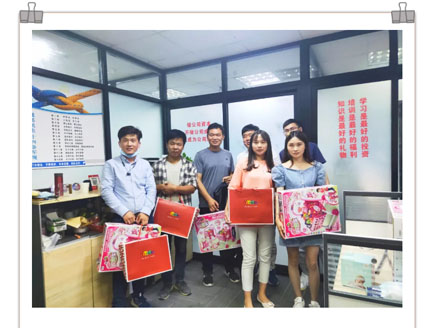 越邦機電六一合影