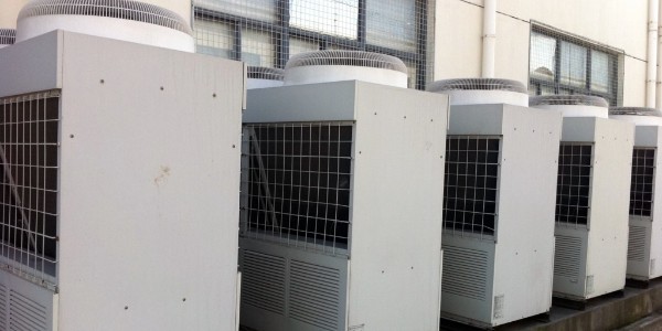 如何應對校園出現“天價”熱水？空氣能熱水器讓師生用水更安心！