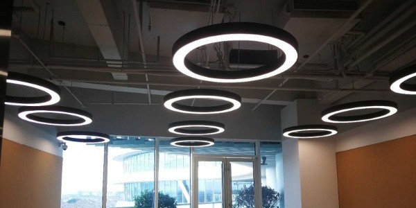 除了外觀，吊頂式空調與風機盤管還有這些不一樣！